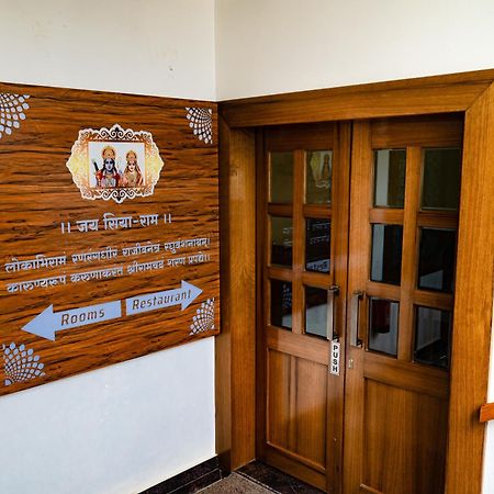 Amritara Ramila Kutir Hotel Ayodhya Buitenkant foto