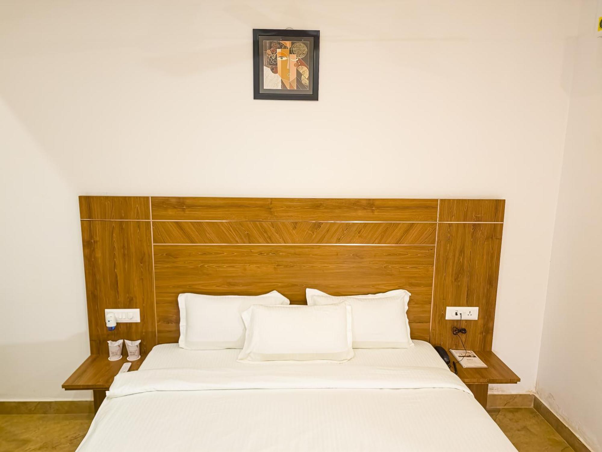 Amritara Ramila Kutir Hotel Ayodhya Buitenkant foto