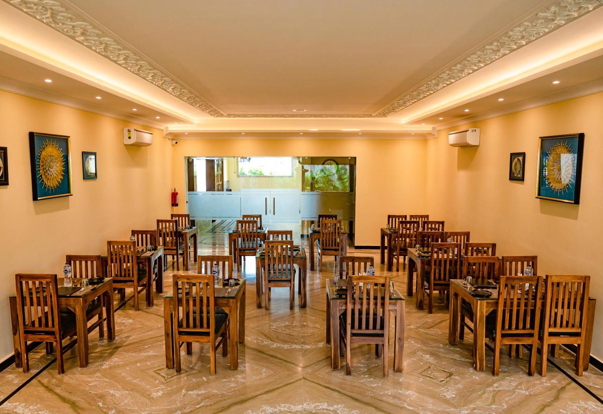 Amritara Ramila Kutir Hotel Ayodhya Buitenkant foto