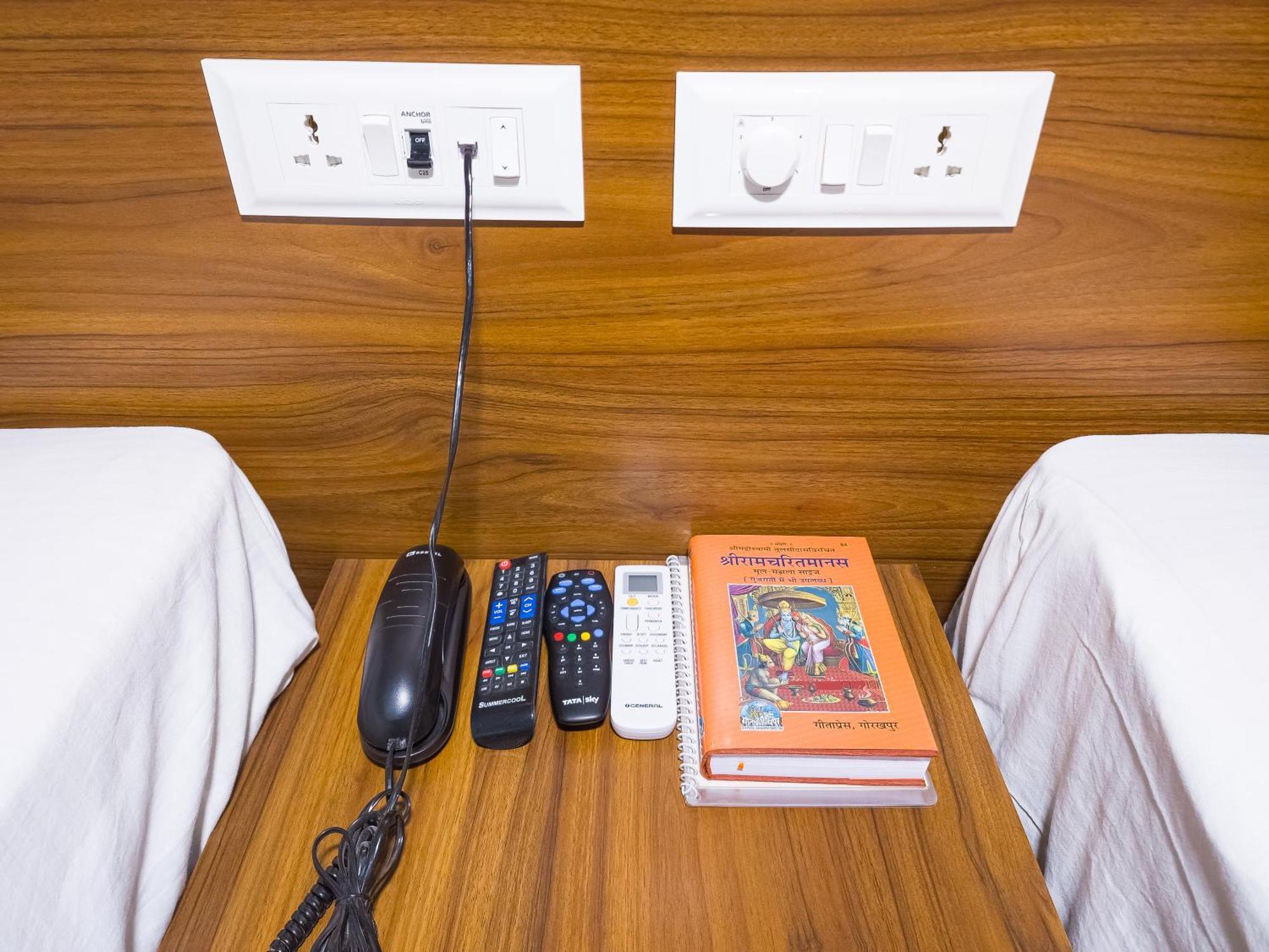 Amritara Ramila Kutir Hotel Ayodhya Buitenkant foto