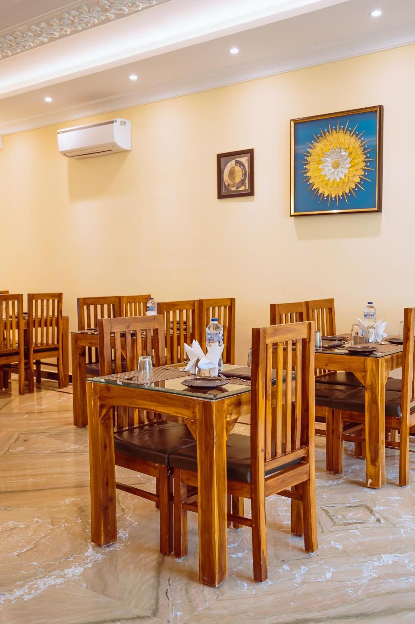 Amritara Ramila Kutir Hotel Ayodhya Buitenkant foto