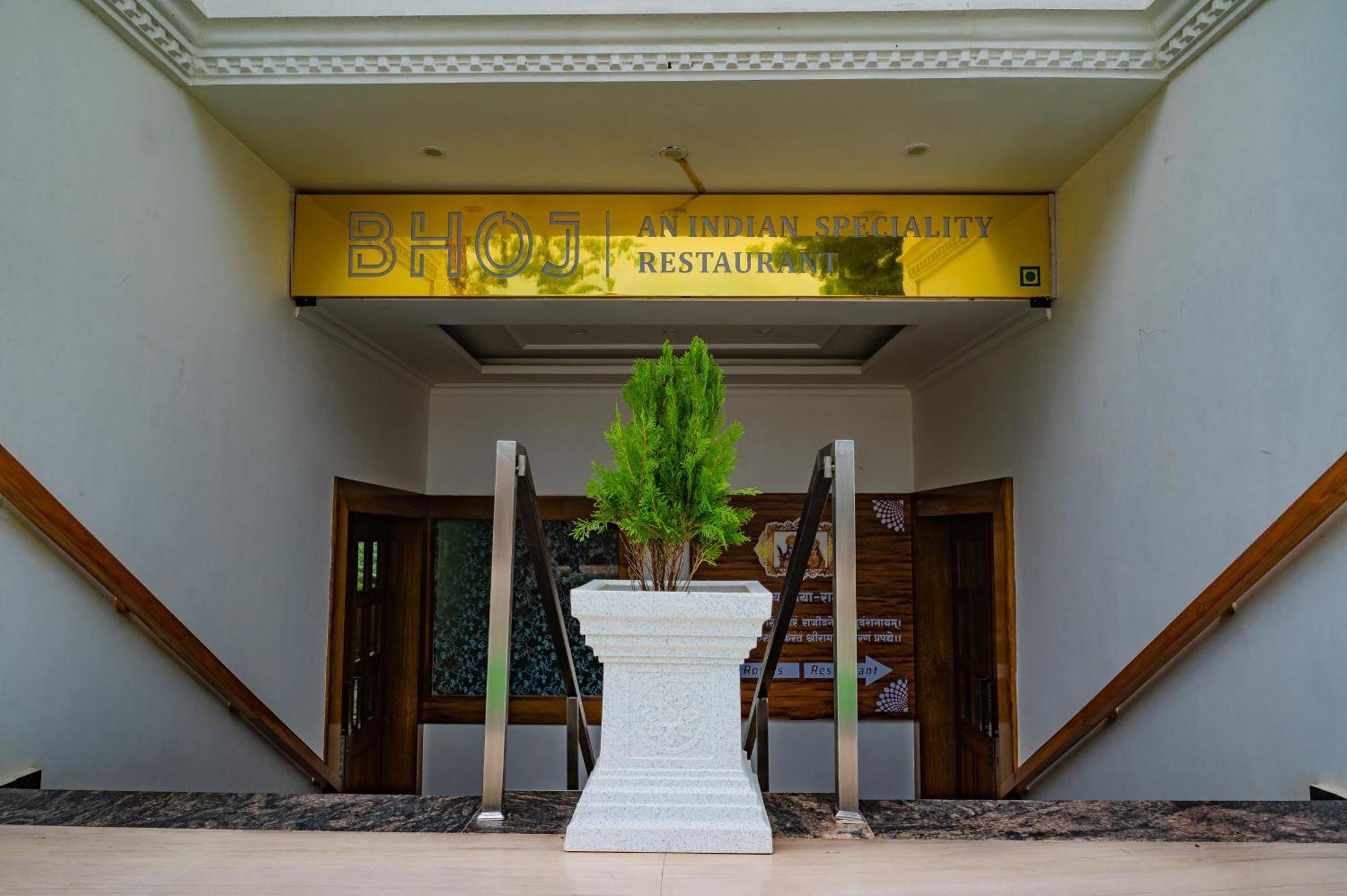 Amritara Ramila Kutir Hotel Ayodhya Buitenkant foto