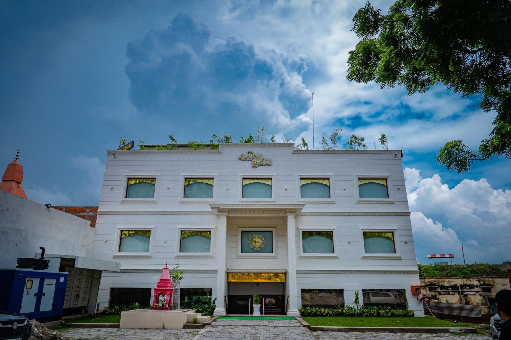 Amritara Ramila Kutir Hotel Ayodhya Buitenkant foto