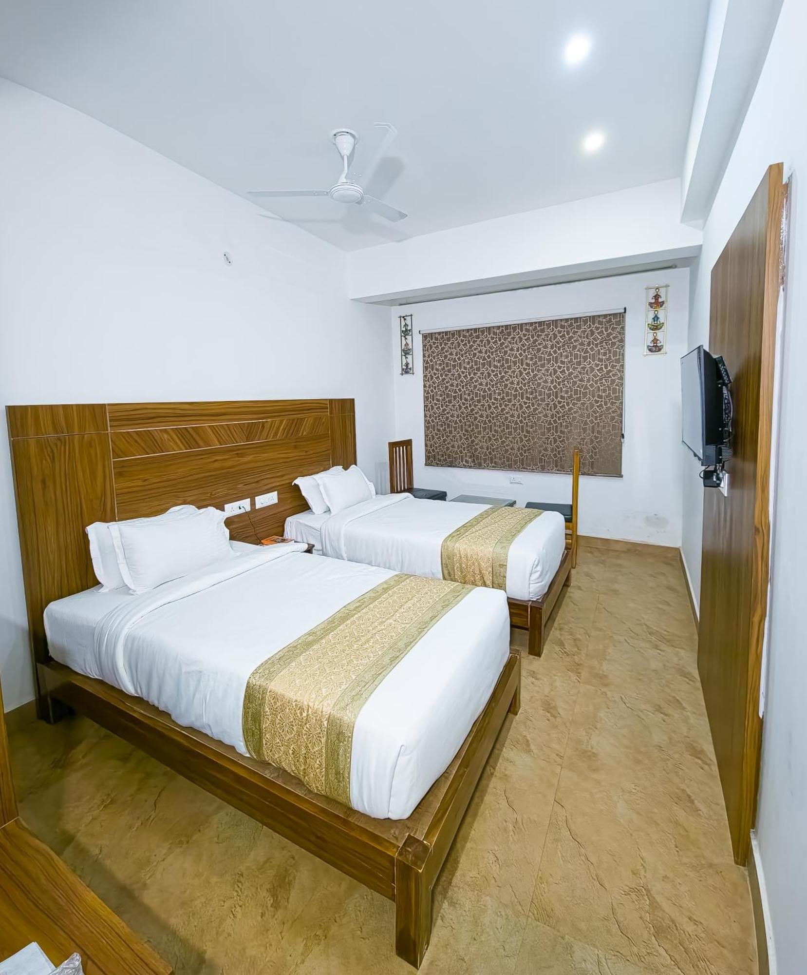 Amritara Ramila Kutir Hotel Ayodhya Buitenkant foto